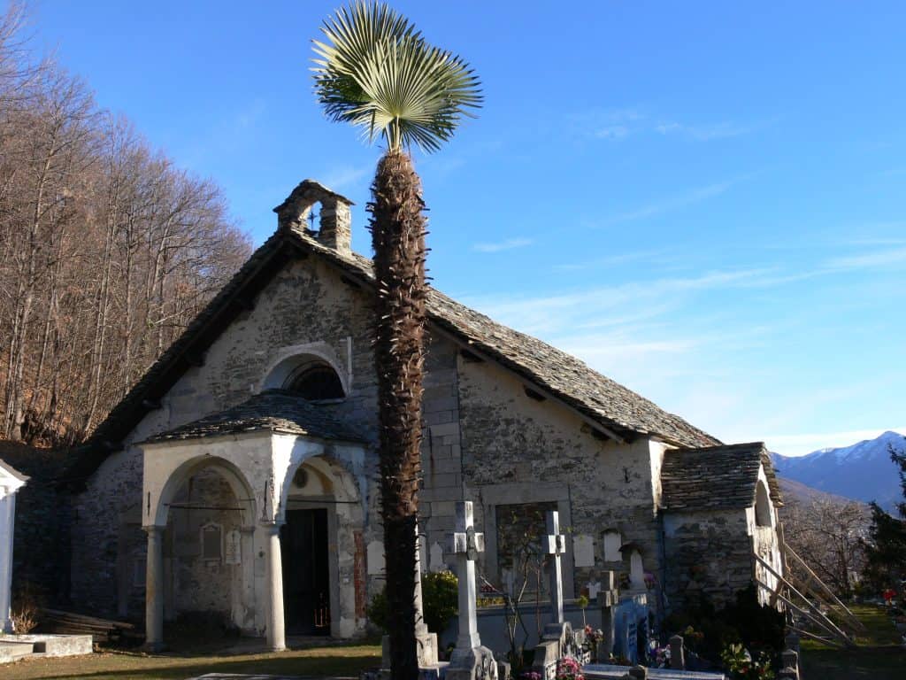 chiesa vecchia e cimitero Viggiona